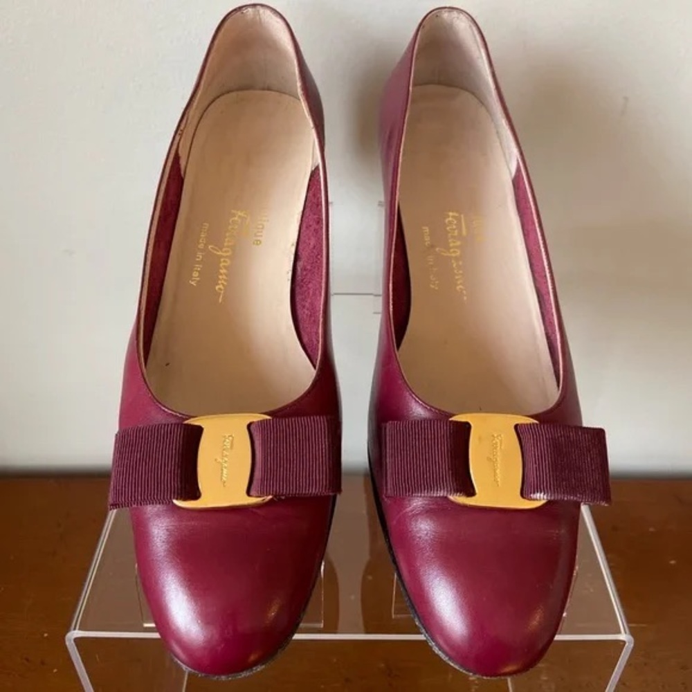 Salvatore Ferragamo Red Heels with Elegant Gold Accent